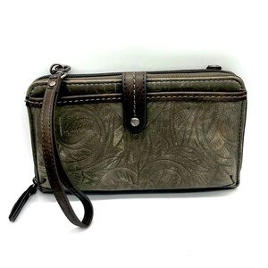 The Sak Leather Wristlet grey many CC Slots Zip pocket